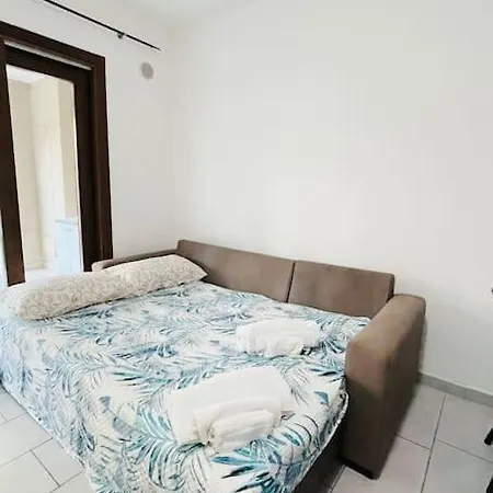 Διαμέρισμα Modern With Garden Όλμπια