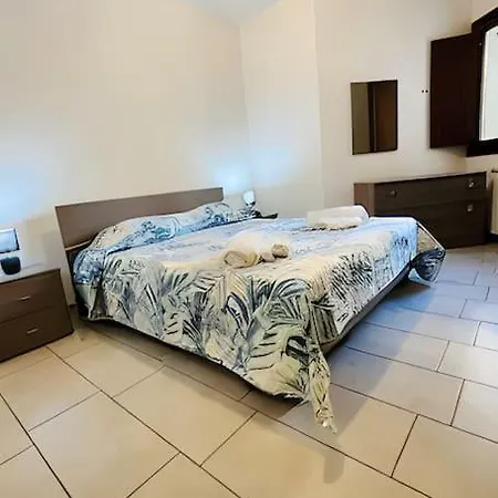 Διαμέρισμα Modern With Garden *