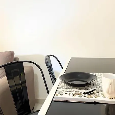 Modern With Garden Διαμέρισμα
